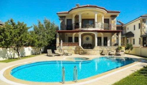 Villa with Garden View
