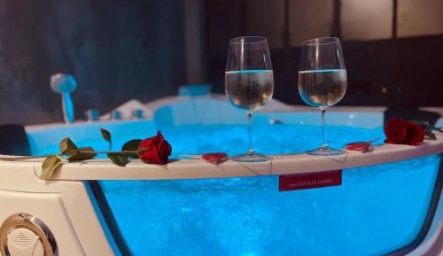 Studio with Spa Bath