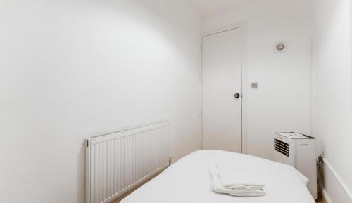 Single Room with Shared Bathroom