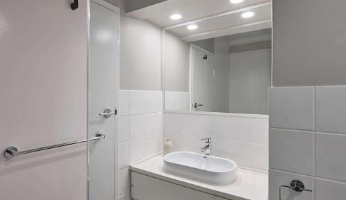 Petite Twin Room