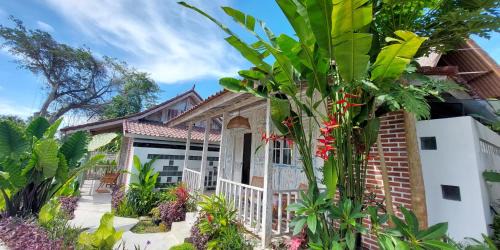 Deluxe King or Twin Bungalow with Plunge Pool & Pool View (Wood 4)