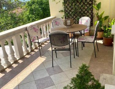 Three bedroom Apartment with Terrace and Sea View