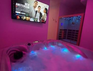 Queen Room with Spa Bath