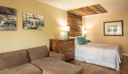 Deluxe courtyard room with spa 