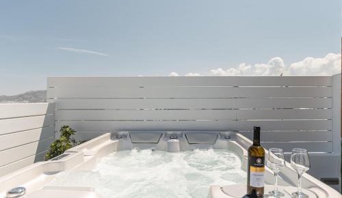  Deluxe 2 Bedroom Apartment with Hot Tub and Rooftop Terrace