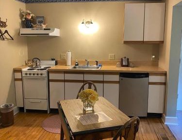 Quadruple Room with Private Bathroom