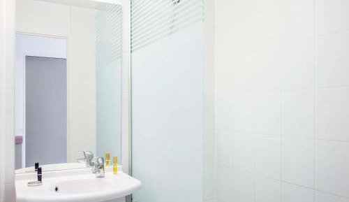 Chambre PURE avec 1 lit double avec 1 Canapé lit convertible pour 1 personne