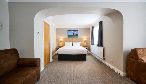 Family Room (2 Adults + 2 Children)