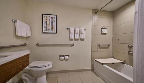 Standard King Room with Tub - Communications Accessible - Top Floor