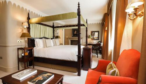 Deluxe Queen Suite