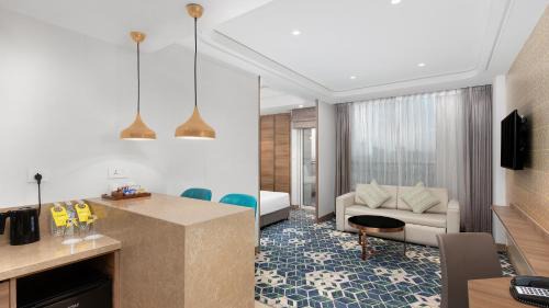 One-Bedroom Suite with Kitchenette 