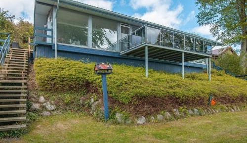 Three-Bedroom Holiday Home 