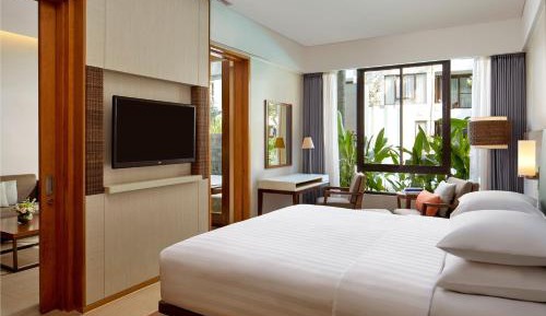 One-Bedroom Suite with Terrace - Poolside