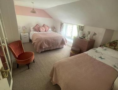 Deluxe Double Room (2 Adults + 1 Child)