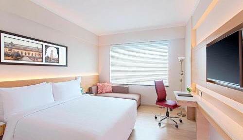 Large Queen Room with City View - High Floor with Buy One Get One on House Brands of Beer (maximum of 6 beers per room per night on a non-cumulative basis)