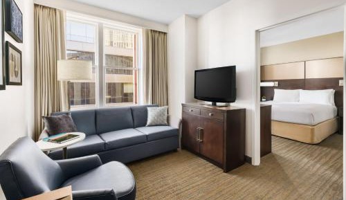 One-Bedroom Queen Suite