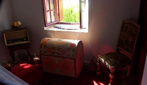 Family Room with Garden View