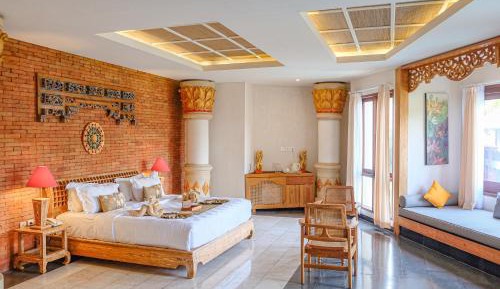 Suite with Pool View