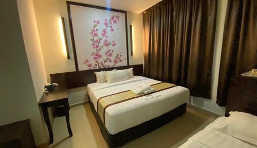 Deluxe Room (2 Adults + 1 Child)