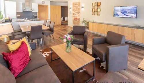 Three-Bedroom Apartment with Balcony - Top 8