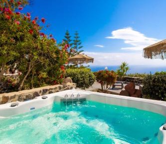 Deluxe Suite with Hot Tub and Sea View