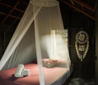 Huts With Shared Bathroom (2 pax)