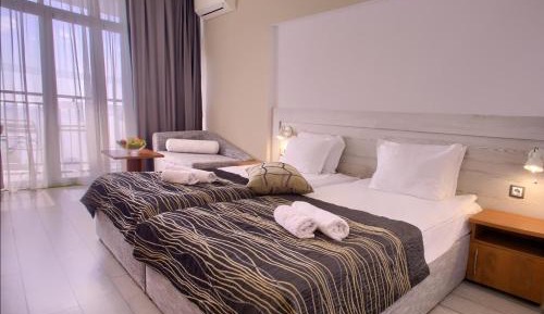 Standard Twin Room with Balcony and Sea View
