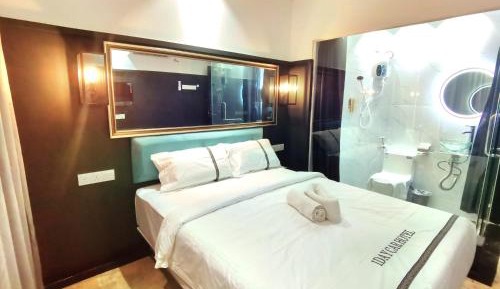 Deluxe Queen Room