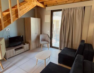 Deluxe Maisonette