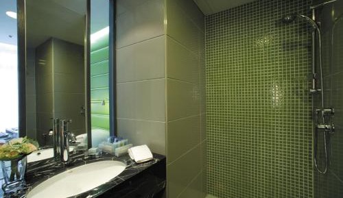Superior Queen or Twin Room with City View