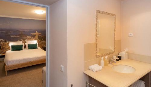 Deluxe Queen Room
