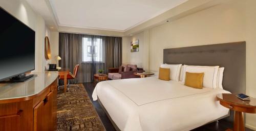 Executive King Room with Sofa Bed