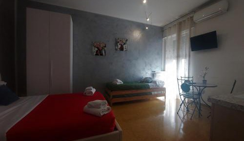 Studio with Balcony - Via Adigetto 17 - Separate Building
