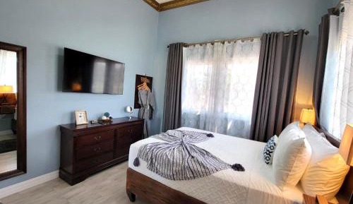 Deluxe Queen Room