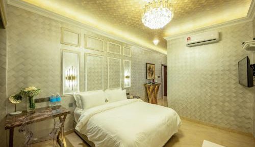 Deluxe King Room