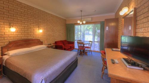 Standard Queen Room