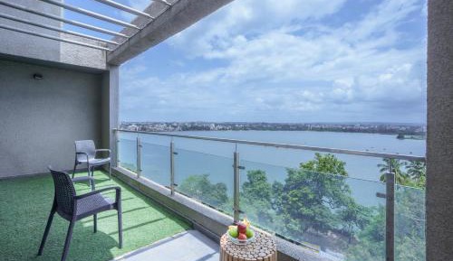 Apartment with Lake View