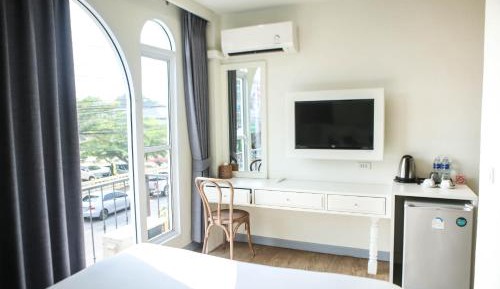 Queen Room with City View