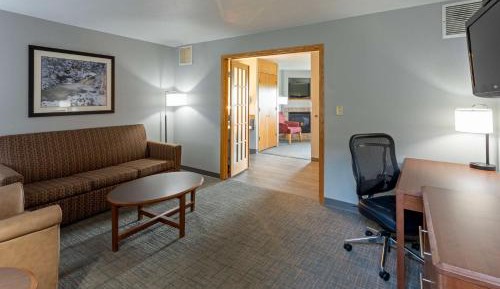 Suite with Hot Tub