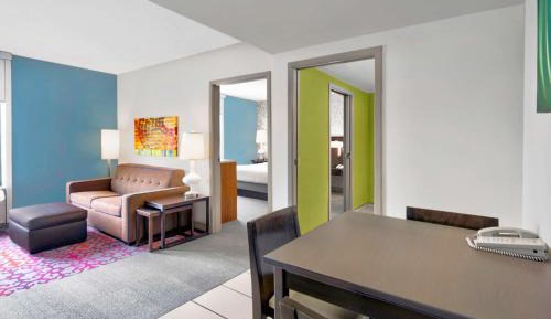 One-Bedroom Queen Suite - Non-Smoking