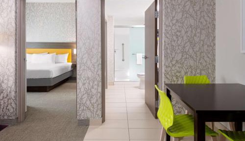 One-Bedroom King Suite - Non-Smoking