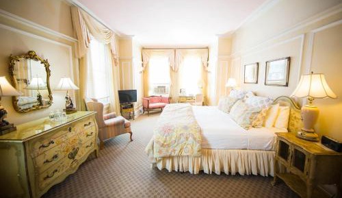 Deluxe King Room #1