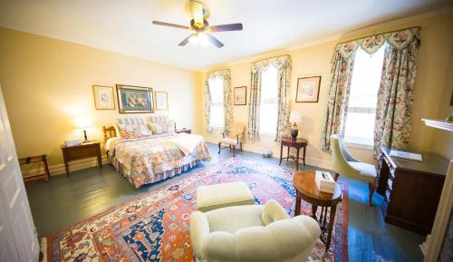 Queen Room with Shared Bathroom #2
