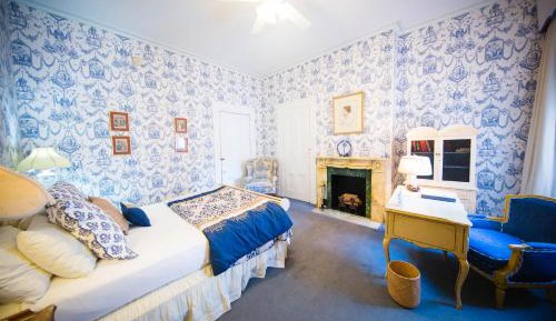 Queen Room with Shared Bathroom #1