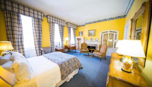 Queen Room with Shared Bathroom #2