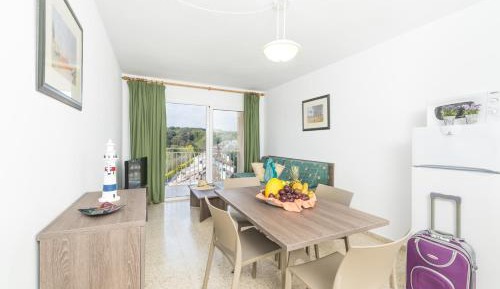 One-Bedroom Apartment with Balcony (2 - 4 Adults)