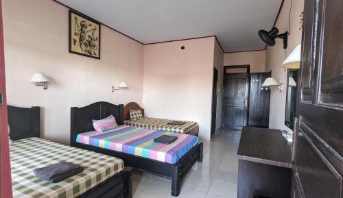 Single Bed in Mixed Dormitory Room