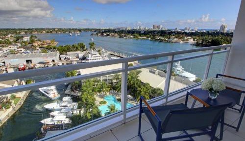 King Bed High Floor Water View Balcony