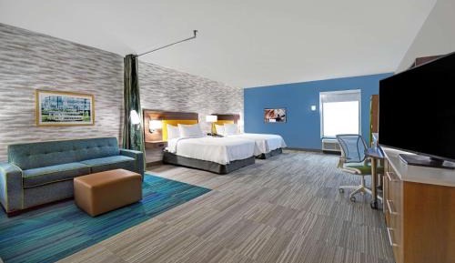 Queen Studio with Two Queen Beds - Non-Smoking