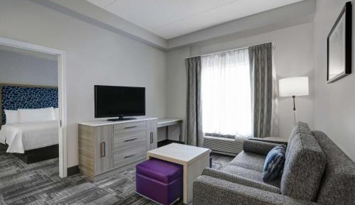 One-Bedroom Queen Suite with Two Queen Beds - Non-Smoking